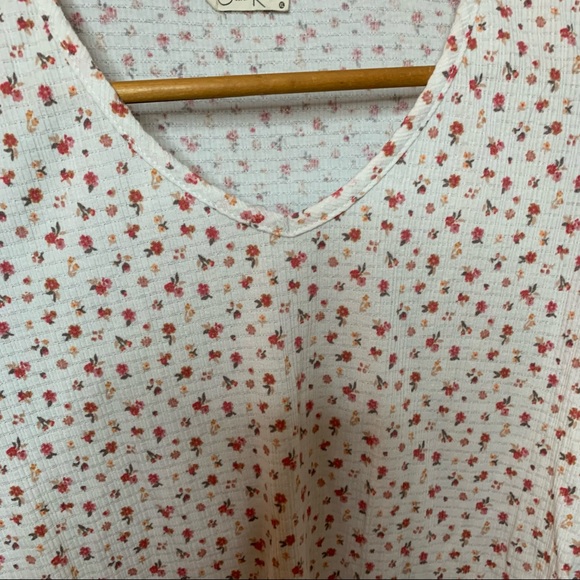 Olivia Rae Floral Top - Picture 6 of 9